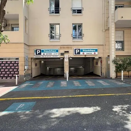 Gold Calmette Apartment